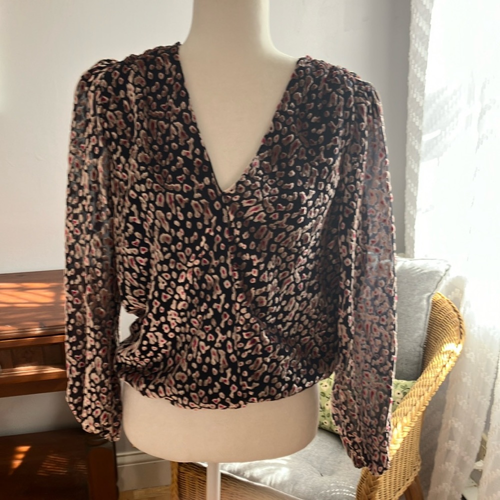 WHBM animal print faux wrap v neck textured long sleeve top EUC S